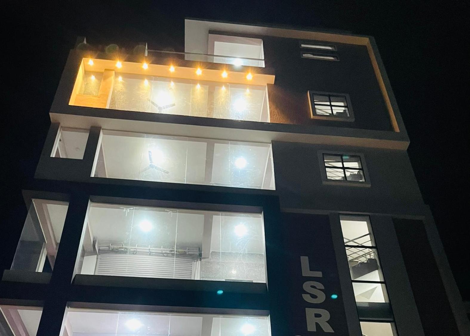 Pearl Stays, Tirupati - Very Convenient For The People Coming From Bangalore And Chennai - You Can Skip City Traffic While Reaching Any Temple In Tirupati - Covered Parking - 24Hrs Front Desk And Hot Water - Free Wifi - Flexible Checkin-In Check-Out Exterior foto