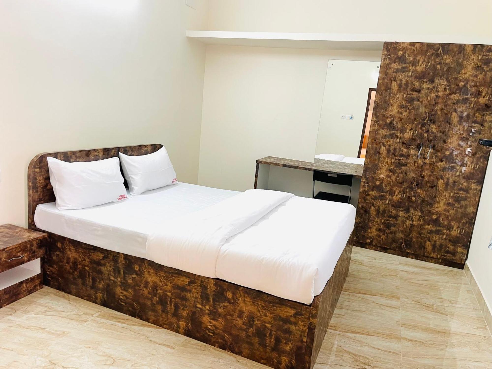 Pearl Stays, Tirupati - Very Convenient For The People Coming From Bangalore And Chennai - You Can Skip City Traffic While Reaching Any Temple In Tirupati - Covered Parking - 24Hrs Front Desk And Hot Water - Free Wifi - Flexible Checkin-In Check-Out Exterior foto