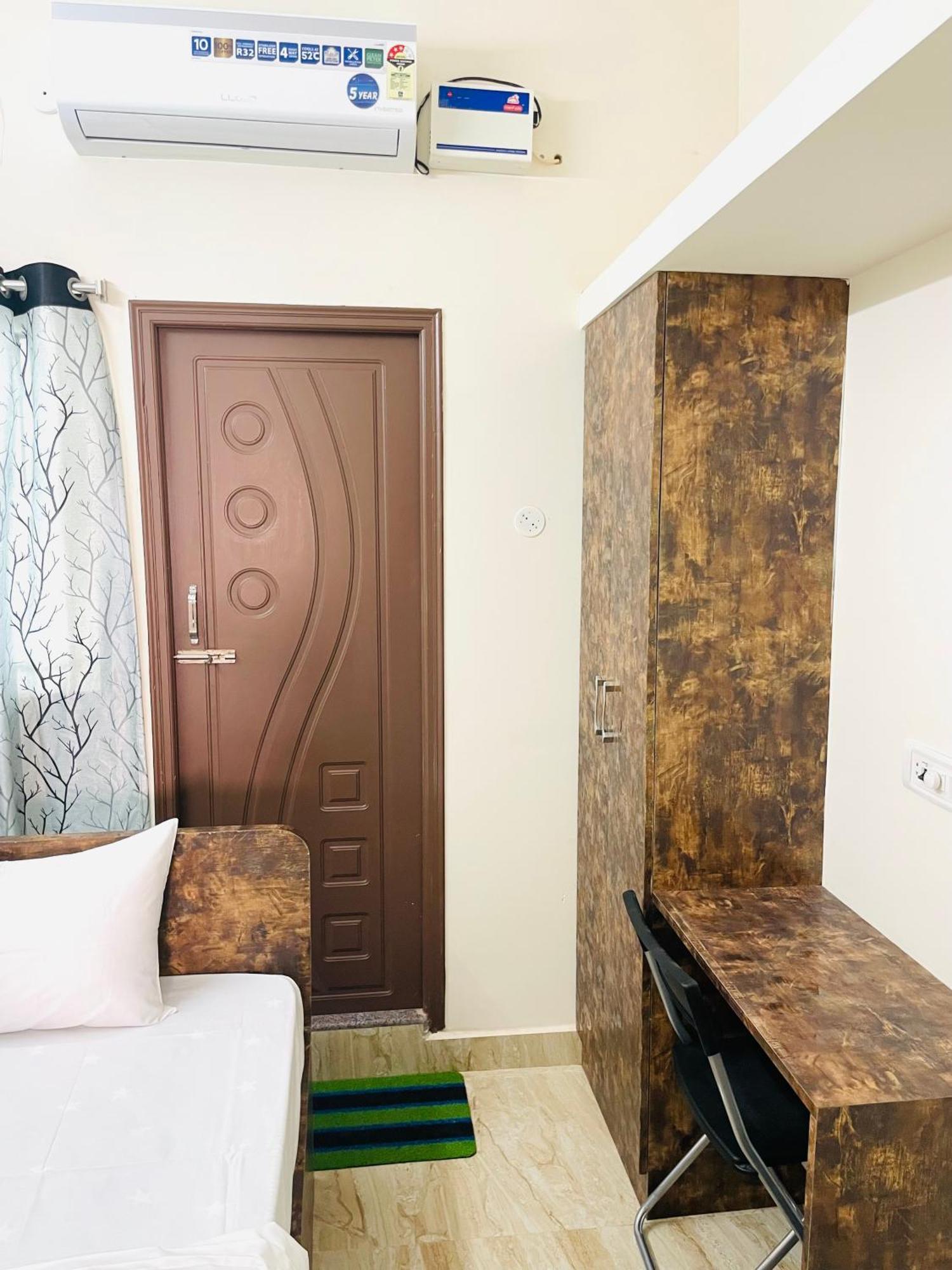 Pearl Stays, Tirupati - Very Convenient For The People Coming From Bangalore And Chennai - You Can Skip City Traffic While Reaching Any Temple In Tirupati - Covered Parking - 24Hrs Front Desk And Hot Water - Free Wifi - Flexible Checkin-In Check-Out Exterior foto