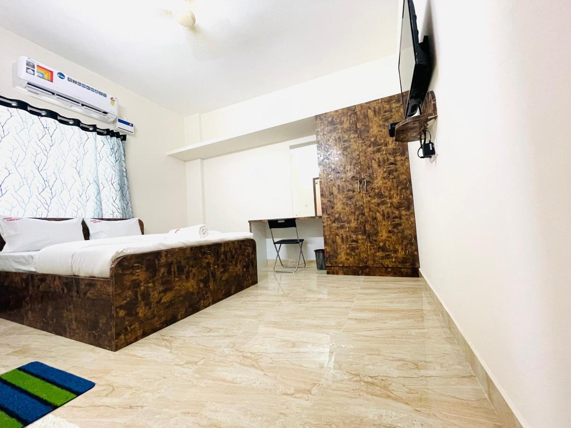 Pearl Stays, Tirupati - Very Convenient For The People Coming From Bangalore And Chennai - You Can Skip City Traffic While Reaching Any Temple In Tirupati - Covered Parking - 24Hrs Front Desk And Hot Water - Free Wifi - Flexible Checkin-In Check-Out Exterior foto